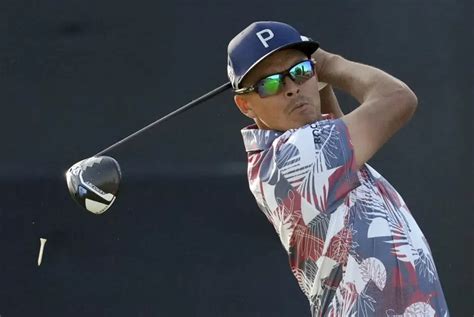 Rickie Fowler’s wild ride gives him 1-shot lead in US Open